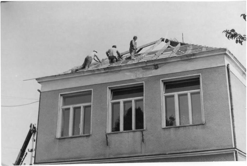 oprava střechy 1989
